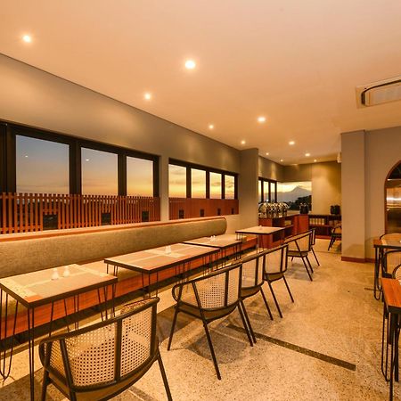 Nata Azana Hotel Solo Εξωτερικό φωτογραφία